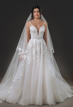 Load image into Gallery viewer, Laura - Cathedral Veil