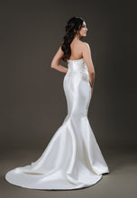 Load image into Gallery viewer, Helen Gown