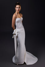 Load image into Gallery viewer, Elizabeth Gown