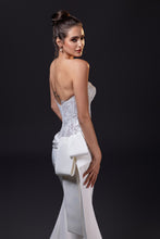 Load image into Gallery viewer, Elizabeth Gown
